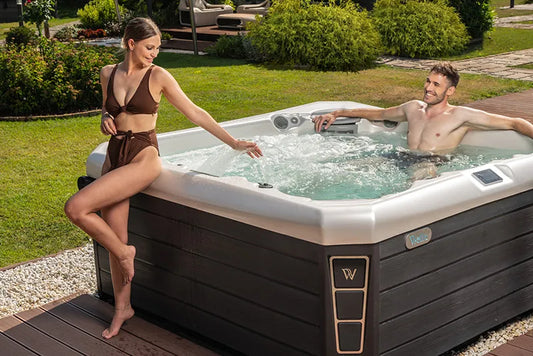Ontspannen in Stijl: Waarom Jacuzzi's Deze Zomer Zo Populair Zijn